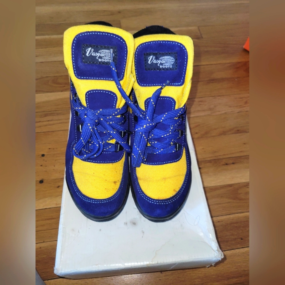 Like new Vasque boots 4.5 blue/yellow